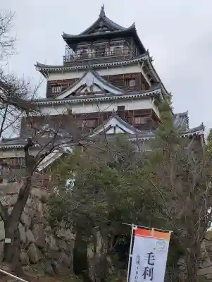 廣島護國神社の{uncategorized: "未分類", other: "その他", undefined: "問題あり", building: "その他建物", grave: "お墓", sacred_gate: "鳥居", guardian: "狛犬", statue: "像", buddha: "仏像", history: "歴史", nature: "自然", garden: "庭園", animal: "動物", pagoda: "塔", temizu: "手水舎", mountain_gate: "山門・神門", sanctuary: "本殿・本堂", subordinate: "末社・摂社", art: "芸術", scenery: "景色", jizo: "地蔵", ema: "絵馬", goshuin: "御朱印", omikuji: "おみくじ", items: "授与品その他", amulet: "お守り", goshuincho: "御朱印帳", eats: "食事", festival: "お祭り", votive_dance: "神楽", shichigosan: "七五三参", wedding: "結婚式", experience: "体験その他", initially: "初詣", around: "周辺", anti_infection: "感染症対策"}