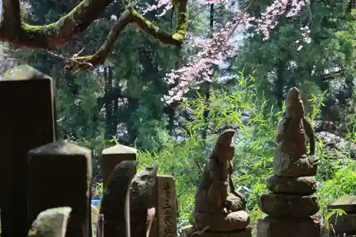 荒井馬頭観音堂の像