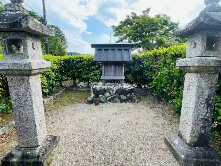 火地神社古社地の{uncategorized: "未分類", other: "その他", undefined: "問題あり", building: "その他建物", grave: "お墓", sacred_gate: "鳥居", guardian: "狛犬", statue: "像", buddha: "仏像", history: "歴史", nature: "自然", garden: "庭園", animal: "動物", pagoda: "塔", temizu: "手水舎", mountain_gate: "山門・神門", sanctuary: "本殿・本堂", subordinate: "末社・摂社", art: "芸術", scenery: "景色", jizo: "地蔵", ema: "絵馬", goshuin: "御朱印", omikuji: "おみくじ", items: "授与品その他", amulet: "お守り", goshuincho: "御朱印帳", eats: "食事", festival: "お祭り", votive_dance: "神楽", shichigosan: "七五三参", wedding: "結婚式", experience: "体験その他", initially: "初詣", around: "周辺", anti_infection: "感染症対策"}