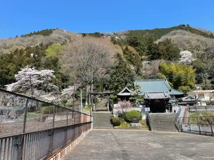 與瀬神社(与瀬神社)の{uncategorized: "未分類", other: "その他", undefined: "問題あり", building: "その他建物", grave: "お墓", sacred_gate: "鳥居", guardian: "狛犬", statue: "像", buddha: "仏像", history: "歴史", nature: "自然", garden: "庭園", animal: "動物", pagoda: "塔", temizu: "手水舎", mountain_gate: "山門・神門", sanctuary: "本殿・本堂", subordinate: "末社・摂社", art: "芸術", scenery: "景色", jizo: "地蔵", ema: "絵馬", goshuin: "御朱印", omikuji: "おみくじ", items: "授与品その他", amulet: "お守り", goshuincho: "御朱印帳", eats: "食事", festival: "お祭り", votive_dance: "神楽", shichigosan: "七五三参", wedding: "結婚式", experience: "体験その他", initially: "初詣", around: "周辺", anti_infection: "感染症対策"}