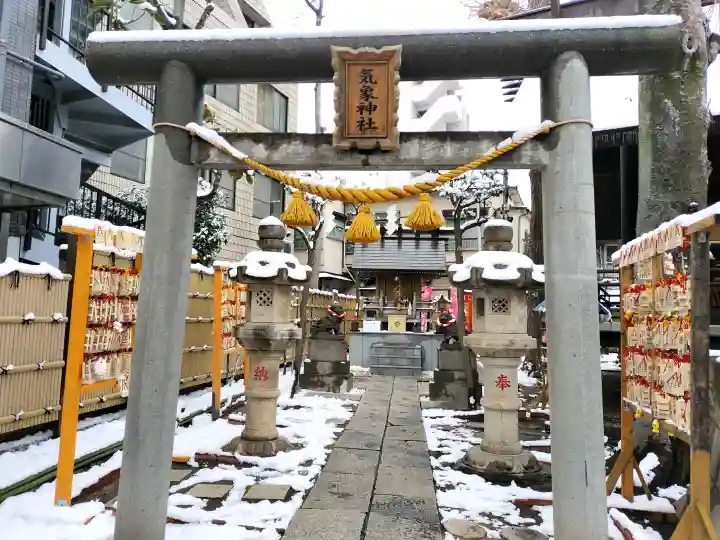 高円寺氷川神社の{uncategorized: "未分類", other: "その他", undefined: "問題あり", building: "その他建物", grave: "お墓", sacred_gate: "鳥居", guardian: "狛犬", statue: "像", buddha: "仏像", history: "歴史", nature: "自然", garden: "庭園", animal: "動物", pagoda: "塔", temizu: "手水舎", mountain_gate: "山門・神門", sanctuary: "本殿・本堂", subordinate: "末社・摂社", art: "芸術", scenery: "景色", jizo: "地蔵", ema: "絵馬", goshuin: "御朱印", omikuji: "おみくじ", items: "授与品その他", amulet: "お守り", goshuincho: "御朱印帳", eats: "食事", festival: "お祭り", votive_dance: "神楽", shichigosan: "七五三参", wedding: "結婚式", experience: "体験その他", initially: "初詣", around: "周辺", anti_infection: "感染症対策"}