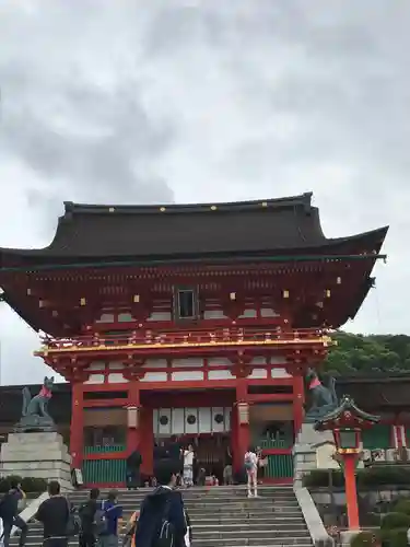 伏見稲荷大社の山門・神門