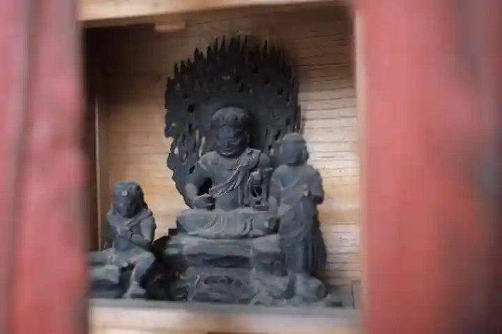 甲斐奈神社の仏像