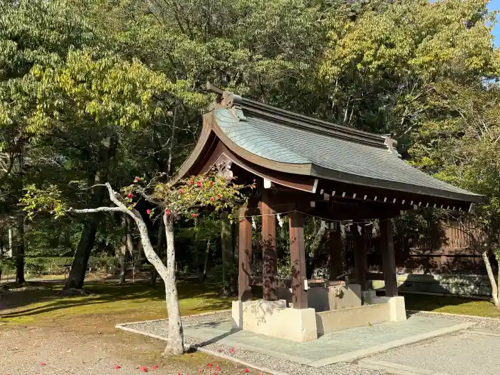 竈山神社の{uncategorized: "未分類", other: "その他", undefined: "問題あり", building: "その他建物", grave: "お墓", sacred_gate: "鳥居", guardian: "狛犬", statue: "像", buddha: "仏像", history: "歴史", nature: "自然", garden: "庭園", animal: "動物", pagoda: "塔", temizu: "手水舎", mountain_gate: "山門・神門", sanctuary: "本殿・本堂", subordinate: "末社・摂社", art: "芸術", scenery: "景色", jizo: "地蔵", ema: "絵馬", goshuin: "御朱印", omikuji: "おみくじ", items: "授与品その他", amulet: "お守り", goshuincho: "御朱印帳", eats: "食事", festival: "お祭り", votive_dance: "神楽", shichigosan: "七五三参", wedding: "結婚式", experience: "体験その他", initially: "初詣", around: "周辺", anti_infection: "感染症対策"}