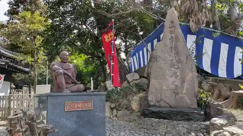 安居神社の像