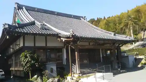 養信寺の本殿