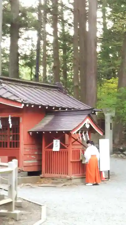 北口本宮冨士浅間神社の末社・摂社
