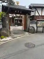 観音寺の山門・神門
