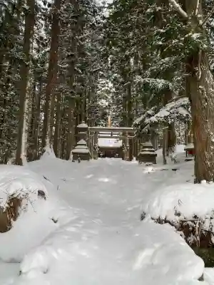 高倉神社の{uncategorized: "未分類", other: "その他", undefined: "問題あり", building: "その他建物", grave: "お墓", sacred_gate: "鳥居", guardian: "狛犬", statue: "像", buddha: "仏像", history: "歴史", nature: "自然", garden: "庭園", animal: "動物", pagoda: "塔", temizu: "手水舎", mountain_gate: "山門・神門", sanctuary: "本殿・本堂", subordinate: "末社・摂社", art: "芸術", scenery: "景色", jizo: "地蔵", ema: "絵馬", goshuin: "御朱印", omikuji: "おみくじ", items: "授与品その他", amulet: "お守り", goshuincho: "御朱印帳", eats: "食事", festival: "お祭り", votive_dance: "神楽", shichigosan: "七五三参", wedding: "結婚式", experience: "体験その他", initially: "初詣", around: "周辺", anti_infection: "感染症対策"}