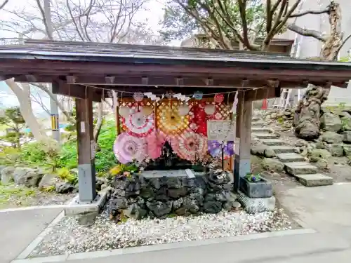 虻田神社の{uncategorized: "未分類", other: "その他", undefined: "問題あり", building: "その他建物", grave: "お墓", sacred_gate: "鳥居", guardian: "狛犬", statue: "像", buddha: "仏像", history: "歴史", nature: "自然", garden: "庭園", animal: "動物", pagoda: "塔", temizu: "手水舎", mountain_gate: "山門・神門", sanctuary: "本殿・本堂", subordinate: "末社・摂社", art: "芸術", scenery: "景色", jizo: "地蔵", ema: "絵馬", goshuin: "御朱印", omikuji: "おみくじ", items: "授与品その他", amulet: "お守り", goshuincho: "御朱印帳", eats: "食事", festival: "お祭り", votive_dance: "神楽", shichigosan: "七五三参", wedding: "結婚式", experience: "体験その他", initially: "初詣", around: "周辺", anti_infection: "感染症対策"}