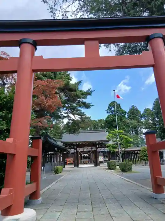 諏訪神社の{uncategorized: "未分類", other: "その他", undefined: "問題あり", building: "その他建物", grave: "お墓", sacred_gate: "鳥居", guardian: "狛犬", statue: "像", buddha: "仏像", history: "歴史", nature: "自然", garden: "庭園", animal: "動物", pagoda: "塔", temizu: "手水舎", mountain_gate: "山門・神門", sanctuary: "本殿・本堂", subordinate: "末社・摂社", art: "芸術", scenery: "景色", jizo: "地蔵", ema: "絵馬", goshuin: "御朱印", omikuji: "おみくじ", items: "授与品その他", amulet: "お守り", goshuincho: "御朱印帳", eats: "食事", festival: "お祭り", votive_dance: "神楽", shichigosan: "七五三参", wedding: "結婚式", experience: "体験その他", initially: "初詣", around: "周辺", anti_infection: "感染症対策"}
