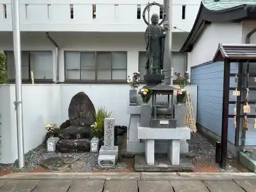 浄祐寺の{uncategorized: "未分類", other: "その他", undefined: "問題あり", building: "その他建物", grave: "お墓", sacred_gate: "鳥居", guardian: "狛犬", statue: "像", buddha: "仏像", history: "歴史", nature: "自然", garden: "庭園", animal: "動物", pagoda: "塔", temizu: "手水舎", mountain_gate: "山門・神門", sanctuary: "本殿・本堂", subordinate: "末社・摂社", art: "芸術", scenery: "景色", jizo: "地蔵", ema: "絵馬", goshuin: "御朱印", omikuji: "おみくじ", items: "授与品その他", amulet: "お守り", goshuincho: "御朱印帳", eats: "食事", festival: "お祭り", votive_dance: "神楽", shichigosan: "七五三参", wedding: "結婚式", experience: "体験その他", initially: "初詣", around: "周辺", anti_infection: "感染症対策"}
