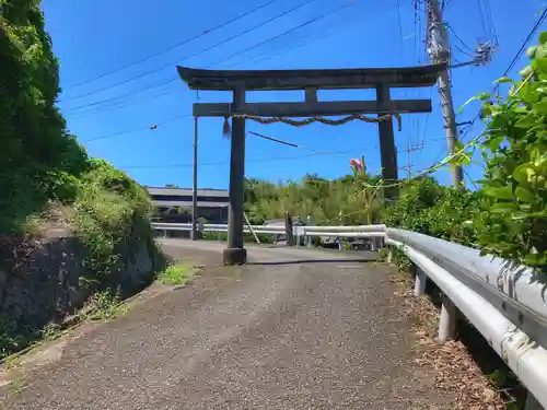 鮑玉白珠比咩命神社の鳥居