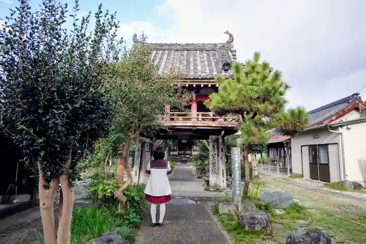 道智山 遍照院の山門・神門