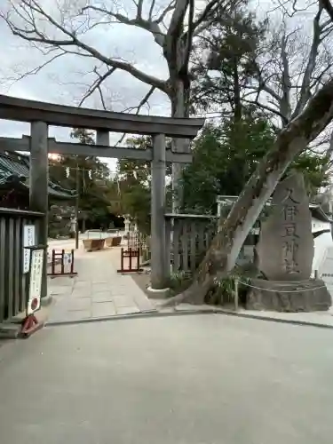 越ヶ谷久伊豆神社の{uncategorized: "未分類", other: "その他", undefined: "問題あり", building: "その他建物", grave: "お墓", sacred_gate: "鳥居", guardian: "狛犬", statue: "像", buddha: "仏像", history: "歴史", nature: "自然", garden: "庭園", animal: "動物", pagoda: "塔", temizu: "手水舎", mountain_gate: "山門・神門", sanctuary: "本殿・本堂", subordinate: "末社・摂社", art: "芸術", scenery: "景色", jizo: "地蔵", ema: "絵馬", goshuin: "御朱印", omikuji: "おみくじ", items: "授与品その他", amulet: "お守り", goshuincho: "御朱印帳", eats: "食事", festival: "お祭り", votive_dance: "神楽", shichigosan: "七五三参", wedding: "結婚式", experience: "体験その他", initially: "初詣", around: "周辺", anti_infection: "感染症対策"}