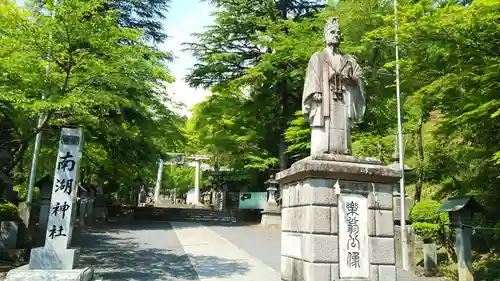 南湖神社の像