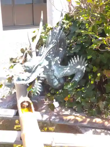 巳徳神社の手水舎