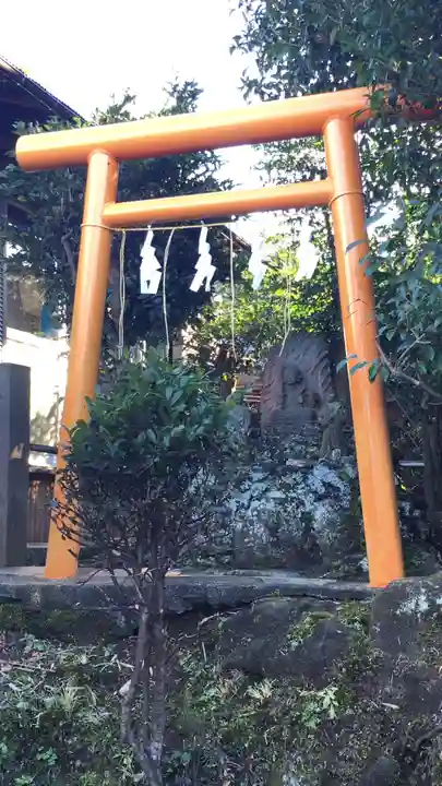 横浜御嶽神社の鳥居