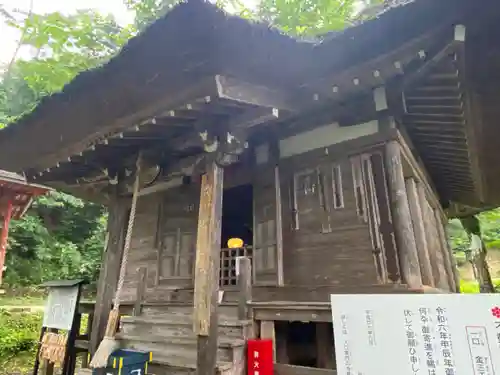 達谷西光寺の本殿