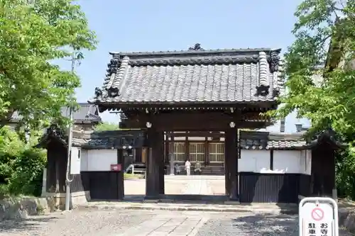 真照寺の山門