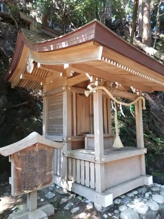 玉置神社の{uncategorized: "未分類", other: "その他", undefined: "問題あり", building: "その他建物", grave: "お墓", sacred_gate: "鳥居", guardian: "狛犬", statue: "像", buddha: "仏像", history: "歴史", nature: "自然", garden: "庭園", animal: "動物", pagoda: "塔", temizu: "手水舎", mountain_gate: "山門・神門", sanctuary: "本殿・本堂", subordinate: "末社・摂社", art: "芸術", scenery: "景色", jizo: "地蔵", ema: "絵馬", goshuin: "御朱印", omikuji: "おみくじ", items: "授与品その他", amulet: "お守り", goshuincho: "御朱印帳", eats: "食事", festival: "お祭り", votive_dance: "神楽", shichigosan: "七五三参", wedding: "結婚式", experience: "体験その他", initially: "初詣", around: "周辺", anti_infection: "感染症対策"}