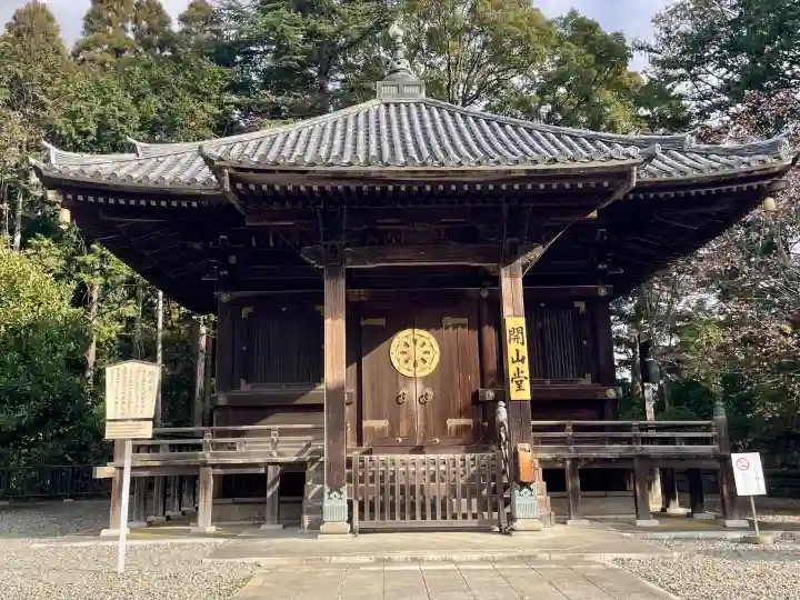 成田山新勝寺の{uncategorized: "未分類", other: "その他", undefined: "問題あり", building: "その他建物", grave: "お墓", sacred_gate: "鳥居", guardian: "狛犬", statue: "像", buddha: "仏像", history: "歴史", nature: "自然", garden: "庭園", animal: "動物", pagoda: "塔", temizu: "手水舎", mountain_gate: "山門・神門", sanctuary: "本殿・本堂", subordinate: "末社・摂社", art: "芸術", scenery: "景色", jizo: "地蔵", ema: "絵馬", goshuin: "御朱印", omikuji: "おみくじ", items: "授与品その他", amulet: "お守り", goshuincho: "御朱印帳", eats: "食事", festival: "お祭り", votive_dance: "神楽", shichigosan: "七五三参", wedding: "結婚式", experience: "体験その他", initially: "初詣", around: "周辺", anti_infection: "感染症対策"}