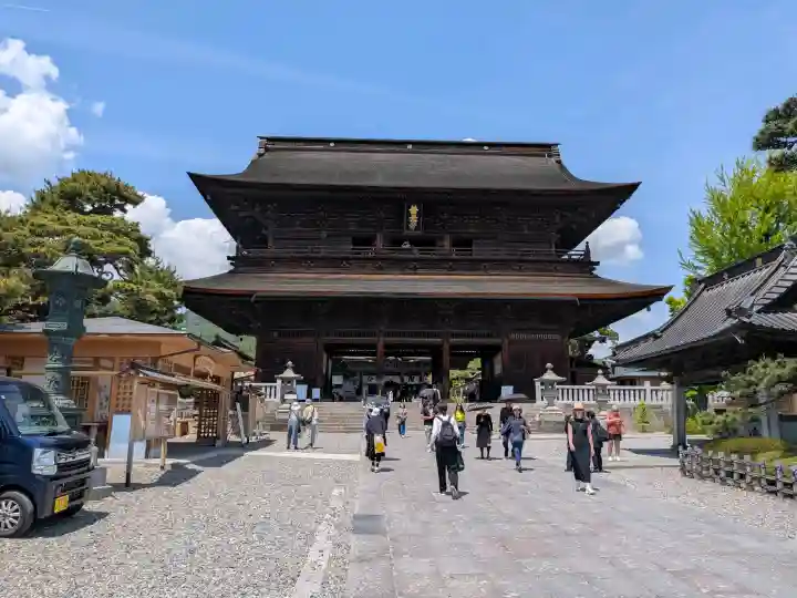 善光寺の{uncategorized: "未分類", other: "その他", undefined: "問題あり", building: "その他建物", grave: "お墓", sacred_gate: "鳥居", guardian: "狛犬", statue: "像", buddha: "仏像", history: "歴史", nature: "自然", garden: "庭園", animal: "動物", pagoda: "塔", temizu: "手水舎", mountain_gate: "山門・神門", sanctuary: "本殿・本堂", subordinate: "末社・摂社", art: "芸術", scenery: "景色", jizo: "地蔵", ema: "絵馬", goshuin: "御朱印", omikuji: "おみくじ", items: "授与品その他", amulet: "お守り", goshuincho: "御朱印帳", eats: "食事", festival: "お祭り", votive_dance: "神楽", shichigosan: "七五三参", wedding: "結婚式", experience: "体験その他", initially: "初詣", around: "周辺", anti_infection: "感染症対策"}