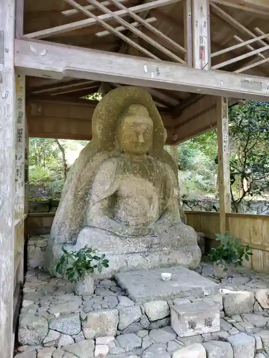 三千院門跡の{uncategorized: "未分類", other: "その他", undefined: "問題あり", building: "その他建物", grave: "お墓", sacred_gate: "鳥居", guardian: "狛犬", statue: "像", buddha: "仏像", history: "歴史", nature: "自然", garden: "庭園", animal: "動物", pagoda: "塔", temizu: "手水舎", mountain_gate: "山門・神門", sanctuary: "本殿・本堂", subordinate: "末社・摂社", art: "芸術", scenery: "景色", jizo: "地蔵", ema: "絵馬", goshuin: "御朱印", omikuji: "おみくじ", items: "授与品その他", amulet: "お守り", goshuincho: "御朱印帳", eats: "食事", festival: "お祭り", votive_dance: "神楽", shichigosan: "七五三参", wedding: "結婚式", experience: "体験その他", initially: "初詣", around: "周辺", anti_infection: "感染症対策"}