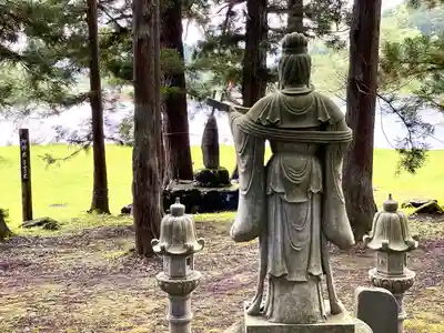 北竜湖弁財天(長野県)