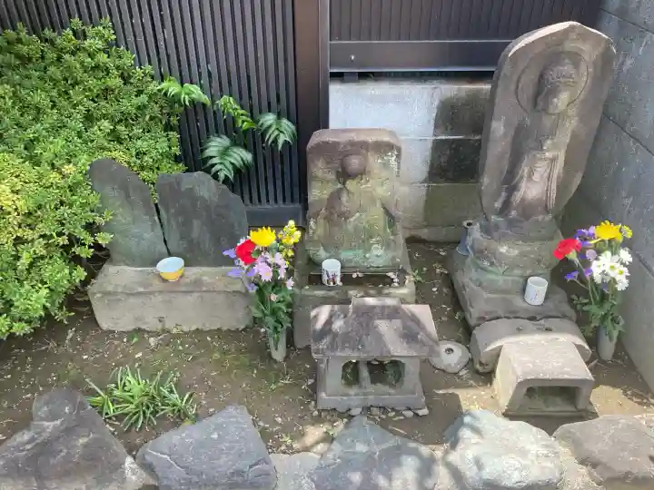 專念寺の{uncategorized: "未分類", other: "その他", undefined: "問題あり", building: "その他建物", grave: "お墓", sacred_gate: "鳥居", guardian: "狛犬", statue: "像", buddha: "仏像", history: "歴史", nature: "自然", garden: "庭園", animal: "動物", pagoda: "塔", temizu: "手水舎", mountain_gate: "山門・神門", sanctuary: "本殿・本堂", subordinate: "末社・摂社", art: "芸術", scenery: "景色", jizo: "地蔵", ema: "絵馬", goshuin: "御朱印", omikuji: "おみくじ", items: "授与品その他", amulet: "お守り", goshuincho: "御朱印帳", eats: "食事", festival: "お祭り", votive_dance: "神楽", shichigosan: "七五三参", wedding: "結婚式", experience: "体験その他", initially: "初詣", around: "周辺", anti_infection: "感染症対策"}