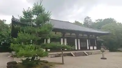 秋篠寺の本殿・本堂