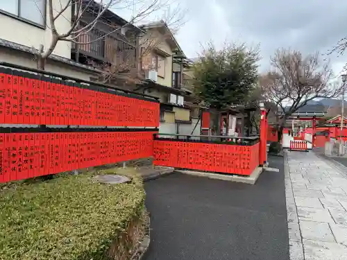 車折神社の{uncategorized: "未分類", other: "その他", undefined: "問題あり", building: "その他建物", grave: "お墓", sacred_gate: "鳥居", guardian: "狛犬", statue: "像", buddha: "仏像", history: "歴史", nature: "自然", garden: "庭園", animal: "動物", pagoda: "塔", temizu: "手水舎", mountain_gate: "山門・神門", sanctuary: "本殿・本堂", subordinate: "末社・摂社", art: "芸術", scenery: "景色", jizo: "地蔵", ema: "絵馬", goshuin: "御朱印", omikuji: "おみくじ", items: "授与品その他", amulet: "お守り", goshuincho: "御朱印帳", eats: "食事", festival: "お祭り", votive_dance: "神楽", shichigosan: "七五三参", wedding: "結婚式", experience: "体験その他", initially: "初詣", around: "周辺", anti_infection: "感染症対策"}