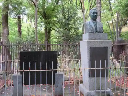 熊野神社の像