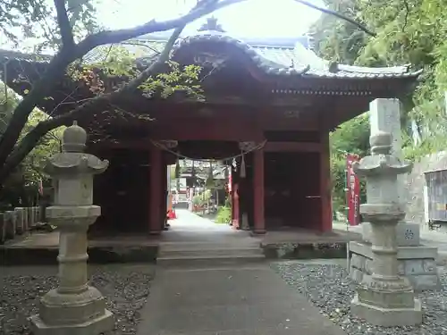 那古寺の山門