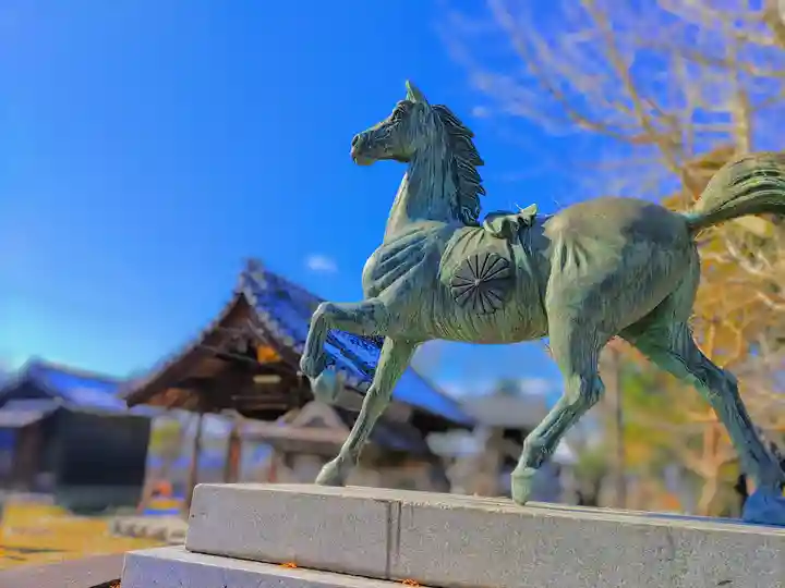 室原神社(萩原町串作)の狛犬