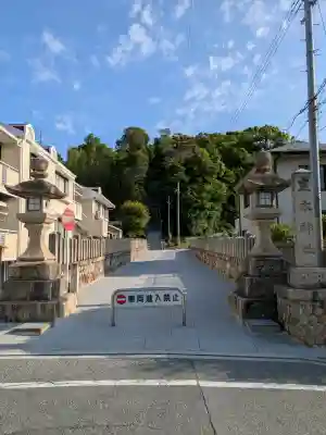 皇太神社の{uncategorized: "未分類", other: "その他", undefined: "問題あり", building: "その他建物", grave: "お墓", sacred_gate: "鳥居", guardian: "狛犬", statue: "像", buddha: "仏像", history: "歴史", nature: "自然", garden: "庭園", animal: "動物", pagoda: "塔", temizu: "手水舎", mountain_gate: "山門・神門", sanctuary: "本殿・本堂", subordinate: "末社・摂社", art: "芸術", scenery: "景色", jizo: "地蔵", ema: "絵馬", goshuin: "御朱印", omikuji: "おみくじ", items: "授与品その他", amulet: "お守り", goshuincho: "御朱印帳", eats: "食事", festival: "お祭り", votive_dance: "神楽", shichigosan: "七五三参", wedding: "結婚式", experience: "体験その他", initially: "初詣", around: "周辺", anti_infection: "感染症対策"}