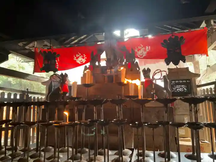 伏見稲荷大社の{uncategorized: "未分類", other: "その他", undefined: "問題あり", building: "その他建物", grave: "お墓", sacred_gate: "鳥居", guardian: "狛犬", statue: "像", buddha: "仏像", history: "歴史", nature: "自然", garden: "庭園", animal: "動物", pagoda: "塔", temizu: "手水舎", mountain_gate: "山門・神門", sanctuary: "本殿・本堂", subordinate: "末社・摂社", art: "芸術", scenery: "景色", jizo: "地蔵", ema: "絵馬", goshuin: "御朱印", omikuji: "おみくじ", items: "授与品その他", amulet: "お守り", goshuincho: "御朱印帳", eats: "食事", festival: "お祭り", votive_dance: "神楽", shichigosan: "七五三参", wedding: "結婚式", experience: "体験その他", initially: "初詣", around: "周辺", anti_infection: "感染症対策"}