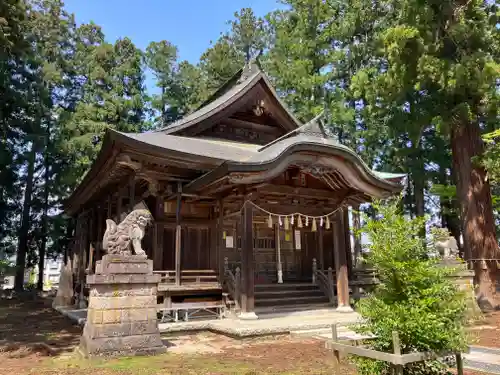 魚沼神社の本殿