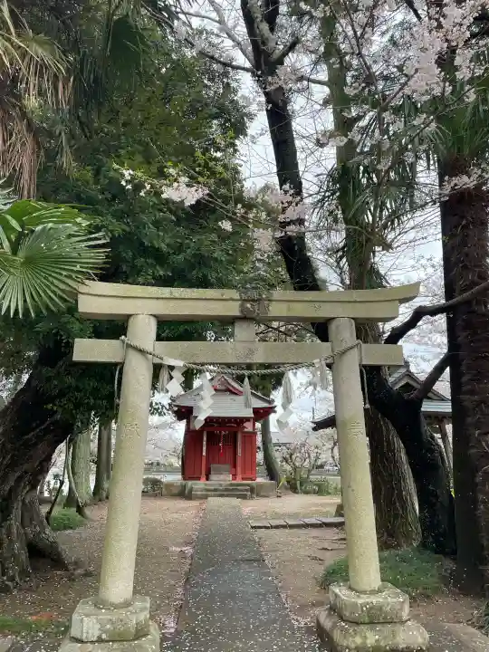 厳島神社 谷弁財天の{uncategorized: "未分類", other: "その他", undefined: "問題あり", building: "その他建物", grave: "お墓", sacred_gate: "鳥居", guardian: "狛犬", statue: "像", buddha: "仏像", history: "歴史", nature: "自然", garden: "庭園", animal: "動物", pagoda: "塔", temizu: "手水舎", mountain_gate: "山門・神門", sanctuary: "本殿・本堂", subordinate: "末社・摂社", art: "芸術", scenery: "景色", jizo: "地蔵", ema: "絵馬", goshuin: "御朱印", omikuji: "おみくじ", items: "授与品その他", amulet: "お守り", goshuincho: "御朱印帳", eats: "食事", festival: "お祭り", votive_dance: "神楽", shichigosan: "七五三参", wedding: "結婚式", experience: "体験その他", initially: "初詣", around: "周辺", anti_infection: "感染症対策"}
