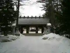 帯廣神社の山門