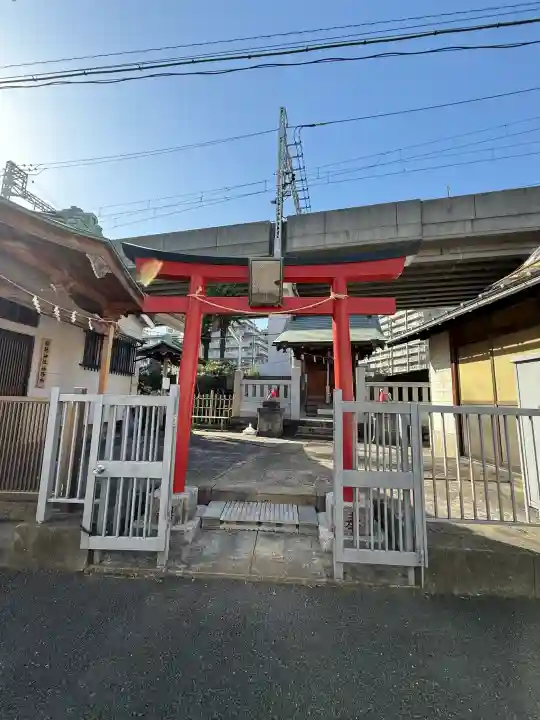 青雲稲荷神社の{uncategorized: "未分類", other: "その他", undefined: "問題あり", building: "その他建物", grave: "お墓", sacred_gate: "鳥居", guardian: "狛犬", statue: "像", buddha: "仏像", history: "歴史", nature: "自然", garden: "庭園", animal: "動物", pagoda: "塔", temizu: "手水舎", mountain_gate: "山門・神門", sanctuary: "本殿・本堂", subordinate: "末社・摂社", art: "芸術", scenery: "景色", jizo: "地蔵", ema: "絵馬", goshuin: "御朱印", omikuji: "おみくじ", items: "授与品その他", amulet: "お守り", goshuincho: "御朱印帳", eats: "食事", festival: "お祭り", votive_dance: "神楽", shichigosan: "七五三参", wedding: "結婚式", experience: "体験その他", initially: "初詣", around: "周辺", anti_infection: "感染症対策"}
