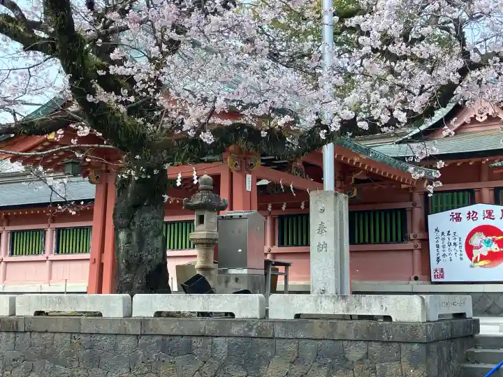 富士山本宮浅間大社の{uncategorized: "未分類", other: "その他", undefined: "問題あり", building: "その他建物", grave: "お墓", sacred_gate: "鳥居", guardian: "狛犬", statue: "像", buddha: "仏像", history: "歴史", nature: "自然", garden: "庭園", animal: "動物", pagoda: "塔", temizu: "手水舎", mountain_gate: "山門・神門", sanctuary: "本殿・本堂", subordinate: "末社・摂社", art: "芸術", scenery: "景色", jizo: "地蔵", ema: "絵馬", goshuin: "御朱印", omikuji: "おみくじ", items: "授与品その他", amulet: "お守り", goshuincho: "御朱印帳", eats: "食事", festival: "お祭り", votive_dance: "神楽", shichigosan: "七五三参", wedding: "結婚式", experience: "体験その他", initially: "初詣", around: "周辺", anti_infection: "感染症対策"}