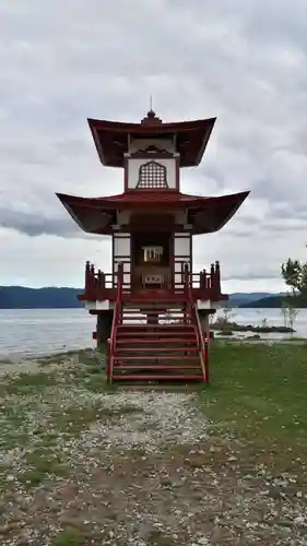 浮見堂の本殿・本堂