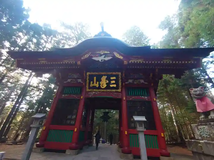 三峯神社の山門・神門