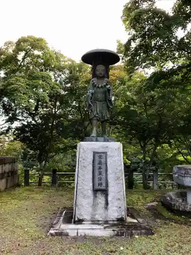 鳥居観音の像