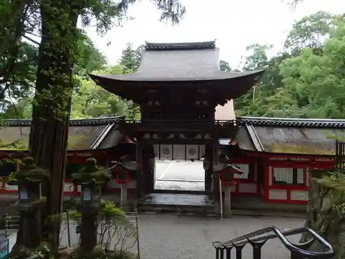 石上神宮の山門・神門