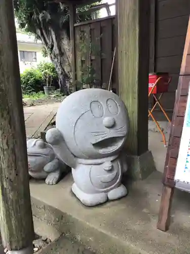 大甕神社の像