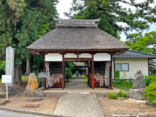 智識寺の山門