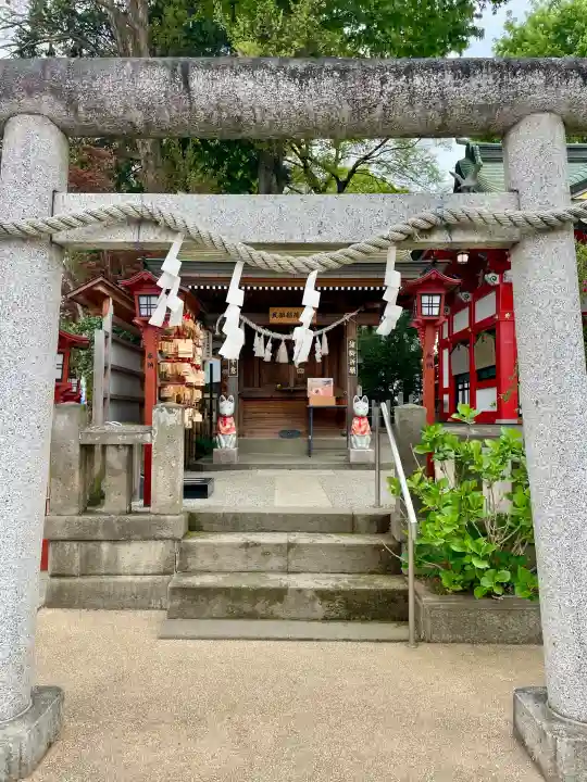 民部稲荷神社(川越八幡宮境内社)の{uncategorized: "未分類", other: "その他", undefined: "問題あり", building: "その他建物", grave: "お墓", sacred_gate: "鳥居", guardian: "狛犬", statue: "像", buddha: "仏像", history: "歴史", nature: "自然", garden: "庭園", animal: "動物", pagoda: "塔", temizu: "手水舎", mountain_gate: "山門・神門", sanctuary: "本殿・本堂", subordinate: "末社・摂社", art: "芸術", scenery: "景色", jizo: "地蔵", ema: "絵馬", goshuin: "御朱印", omikuji: "おみくじ", items: "授与品その他", amulet: "お守り", goshuincho: "御朱印帳", eats: "食事", festival: "お祭り", votive_dance: "神楽", shichigosan: "七五三参", wedding: "結婚式", experience: "体験その他", initially: "初詣", around: "周辺", anti_infection: "感染症対策"}