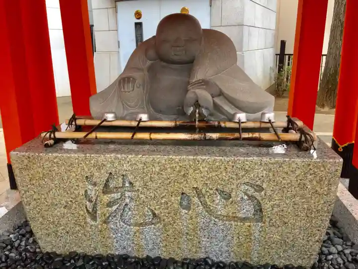 穴八幡宮の手水舎